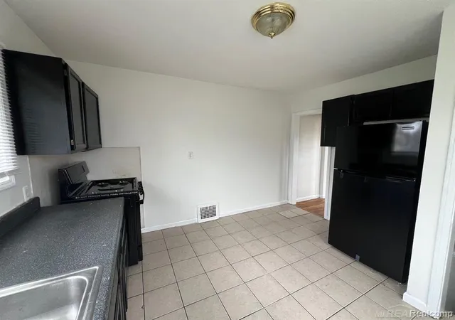 Photo 3 of Single family home for sale at 6737 Prospect Ave, Warren, MI 48091 | MLS# 50219702 | Listing updated on 2026-08-27