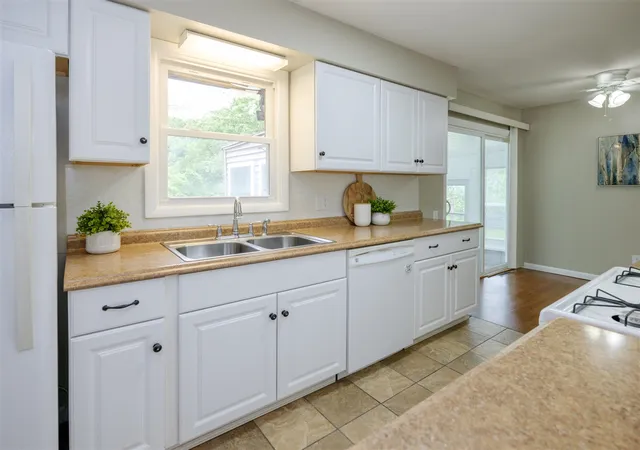 Photo 2 of Sale Pending at 22977 Grandeur Ave, Mattawan, MI 49071 | MLS# 70546992 | Listing updated on 2026-08-12