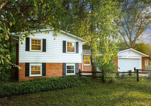 2nd image of 24095 Farmington Rd, Farmington, MI 48336 2327 | MLS# 61023560