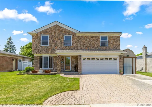 Homes for sale in Woodhaven, MI | 23312 E Fairway Dr, Woodhaven, MI 48183 | MLS# 61002613