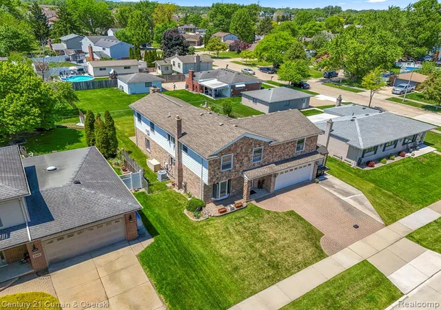 Homes for sale in Woodhaven, MI | 23312 E Fairway Dr, Woodhaven, MI 48183 | MLS# 61002613