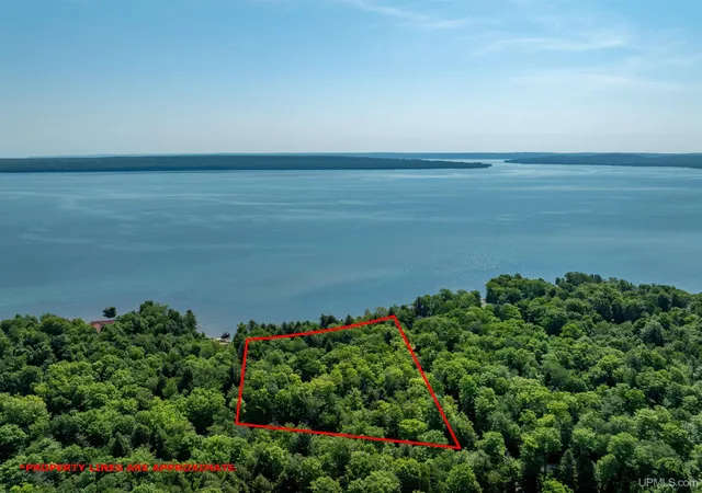 Photo 3 of Single family home for sale at N8690 Reindeer Run, Munising, MI 49862 | MLS# 50215740 | Listing updated on 2026-07-22