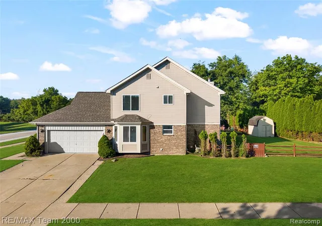 Photo 3 of Single family home for sale at 30003 Huron Meadows Dr, Rockwood, MI 48173 8625 | MLS# 61025456 | Listing updated on 2026-09-08