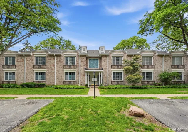 Homes for sale in Bloomfield Hills, MI | 1735 Tiverton Rd #10, Bloomfield Hills, MI 48304 | MLS# 61000661
