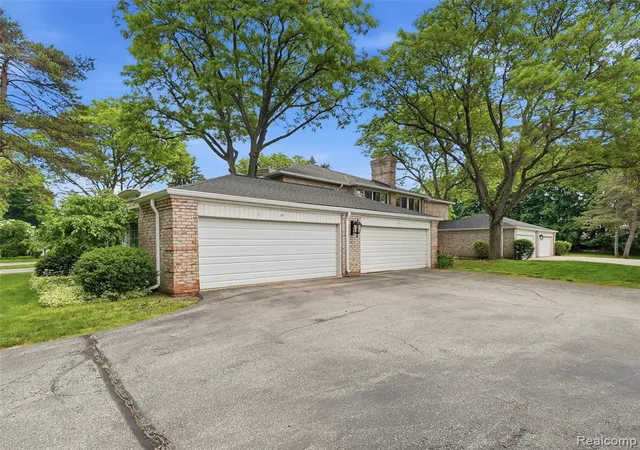 Homes for sale in Bloomfield Hills, MI | 1735 Tiverton Rd #10, Bloomfield Hills, MI 48304 | MLS# 61000661