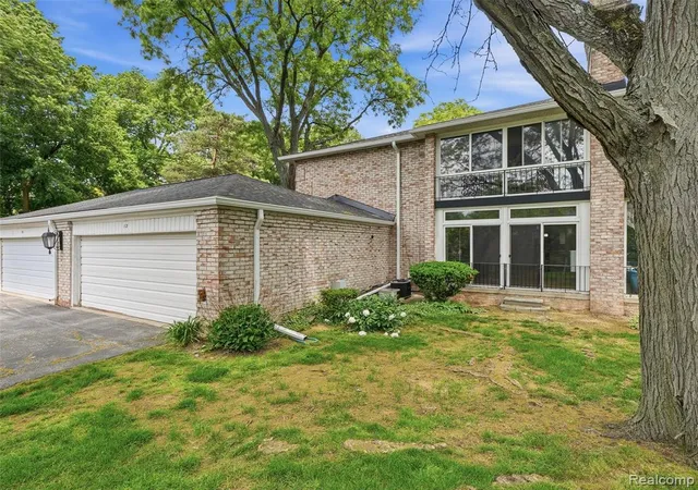 Homes for sale in Bloomfield Hills, MI | 1735 Tiverton Rd #10, Bloomfield Hills, MI 48304 | MLS# 61000661