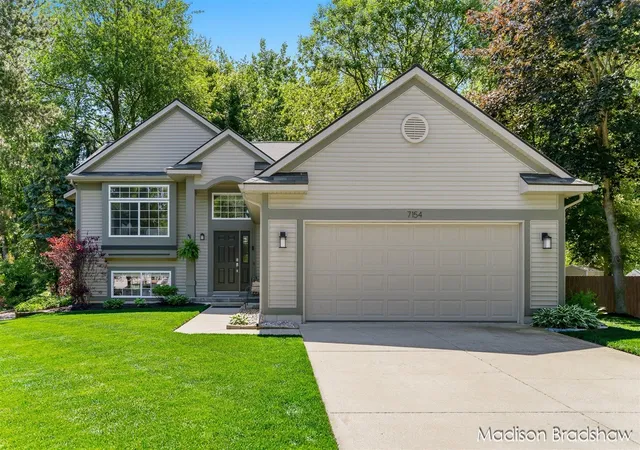 Homes for sale in Allendale, MI | 7154 Timbercreek Dr, Allendale, MI 49401 | MLS# 70536684