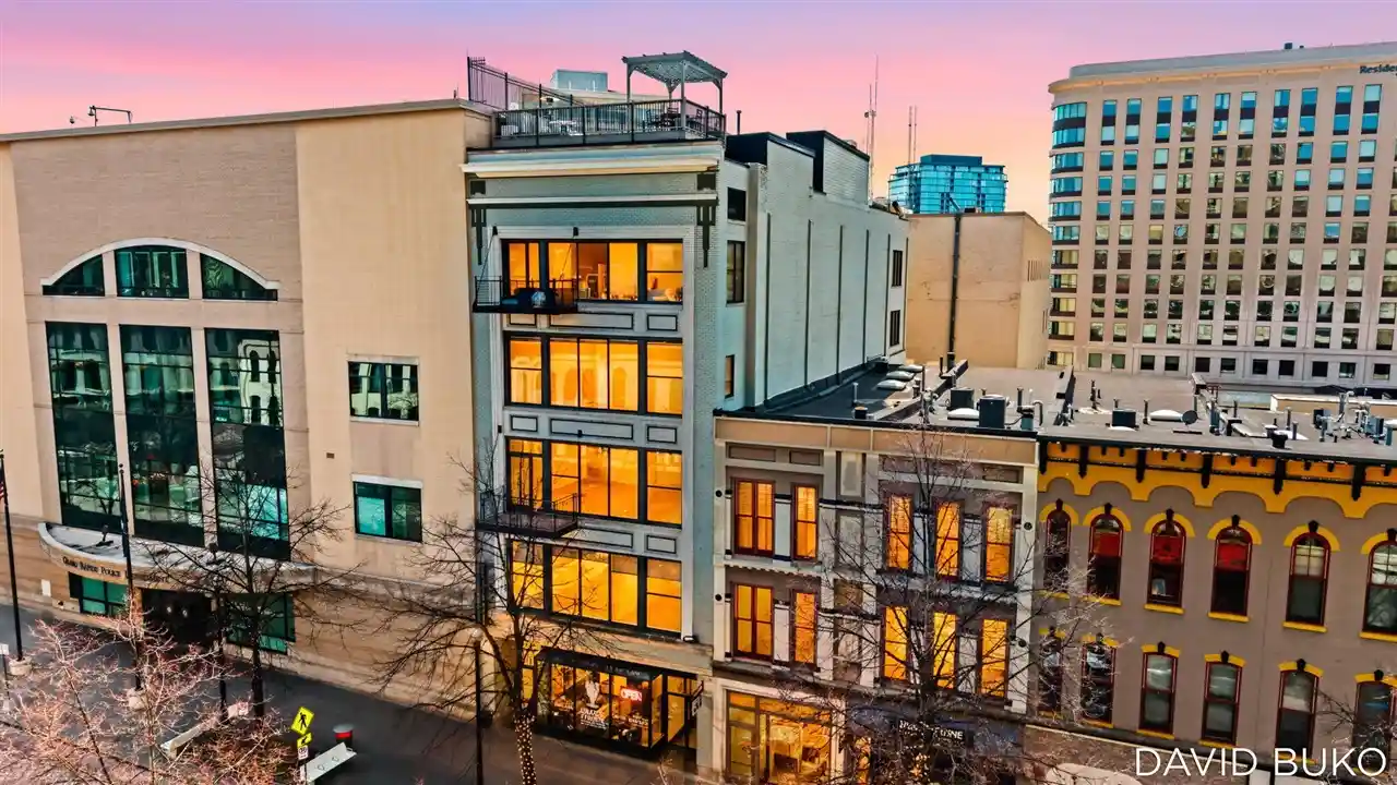 Listing Photo 2 - Condo for sale in 49 Monroe Ctr St located at 49 Monroe Ctr St, Grand Rapids, MI 49503 - Unit #10