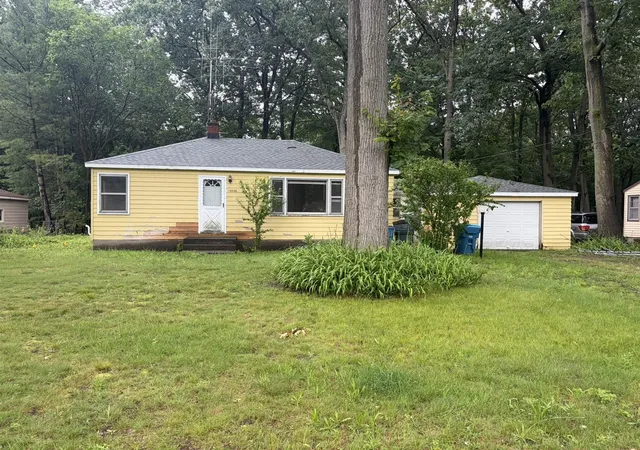Homes for sale in Grand Haven, MI | 15326 Pine St, Grand Haven, MI 49417 | MLS# 70543886