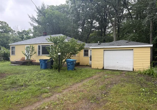 Homes for sale in Grand Haven, MI | 15326 Pine St, Grand Haven, MI 49417 | MLS# 70543886