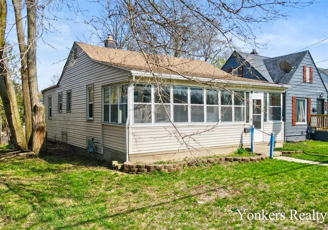 3rd image of 1732 Silver Ave, Grand Rapids, MI 49507 | MLS# 70525836