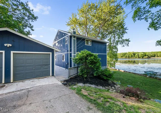 2nd image of 2881 Hope, White Lake, MI 48383 2124 | MLS# 60999043