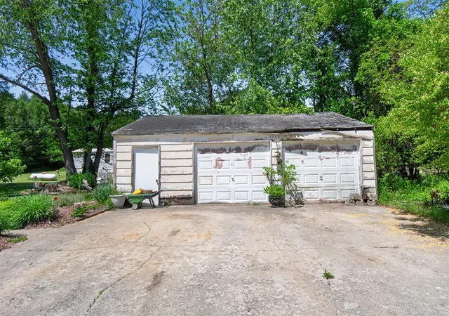 Homes for sale in Jackson, MI | 7868 Dixon Rd, Jackson, MI 49201 | MLS# 70535734