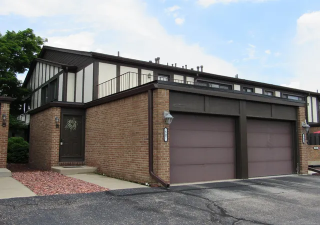 Homes for sale in Saint Clair Shores, MI | 507 Country Club Dr, Saint Clair Shores, MI 48082 | MLS# 50199473