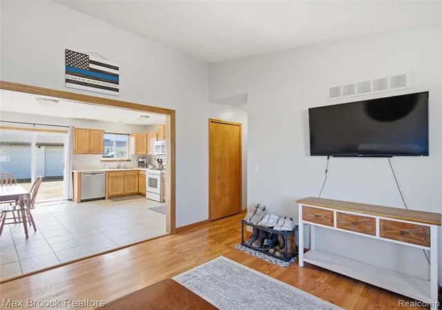 Photo 4 of Single family home for sale at 22134 Pleasant St, Saint Clair Shores, MI 48080 4077 | MLS# 61024967 | Listing updated on 2026-09-15