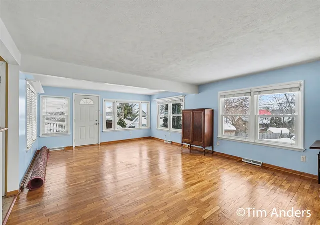 Photo 3 of Sale Pending at 6773 Elmview Ave, Rockford, MI 49341 | MLS# 70513856 | Listing updated on 2026-02-10