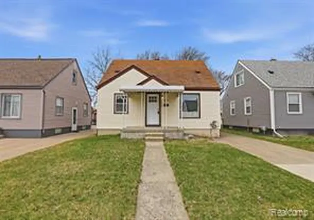 Homes for sale in Roseville, MI | 29871 Quinkert St, Roseville, MI 48066 | MLS# 61008951