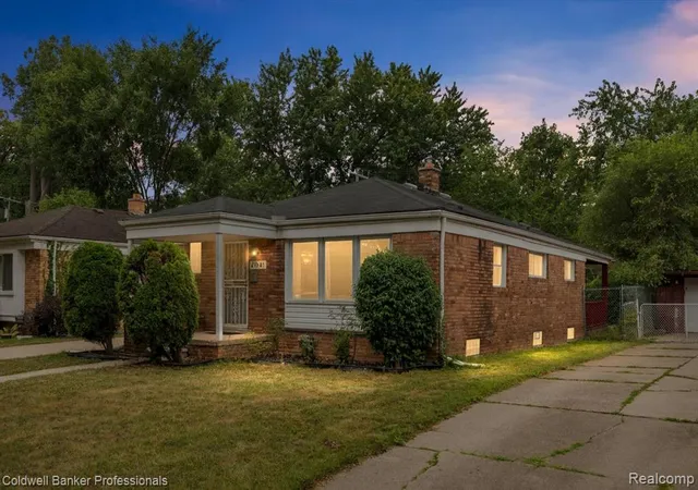 Photo 2 of Sale Pending at 21381 Kipling St, Oak Park, MI 48237 | MLS# 61022951 | Listing updated on 2026-08-31