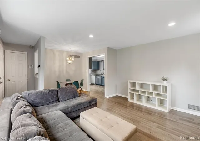 Photo 5 of Sale Pending at 21381 Kipling St, Oak Park, MI 48237 | MLS# 61022951 | Listing updated on 2026-08-31