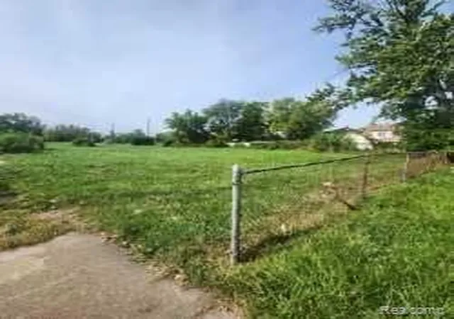 Homes for sale in Detroit, MI | 26165 W Outer Dr, Detroit, MI 48217 | MLS# 60344505