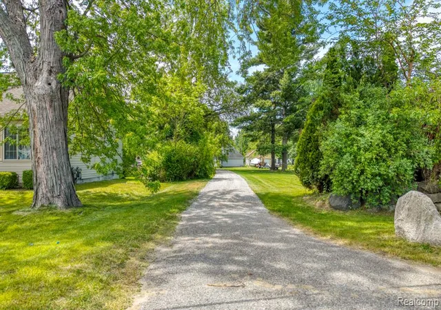 Homes for sale in Algonac, MI | 401 Pointe Tremble Rd, Algonac, MI 48001 | MLS# 60999580