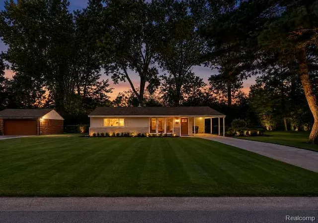 1st image of 2642 Littletell Ave, West Bloomfield, MI 48324 | MLS# 61018561