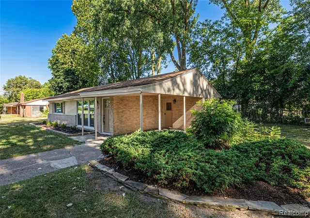 5th image of 2642 Littletell Ave, West Bloomfield, MI 48324 | MLS# 61018561