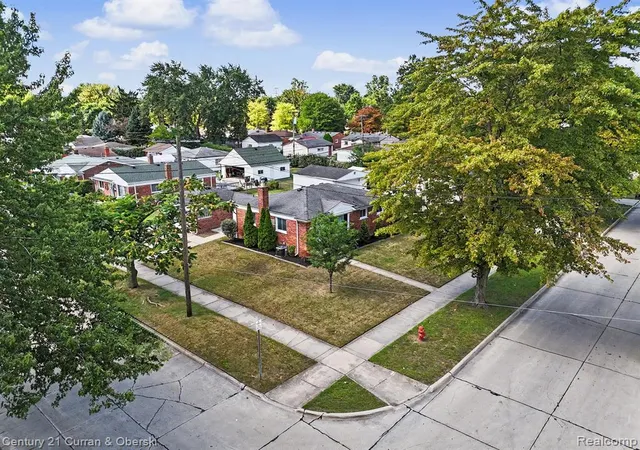 Photo 4 of Sale Pending at 22711 Hayes St, Taylor, MI 48180 2403 | MLS# 61024809 | Listing updated on 2026-09-14