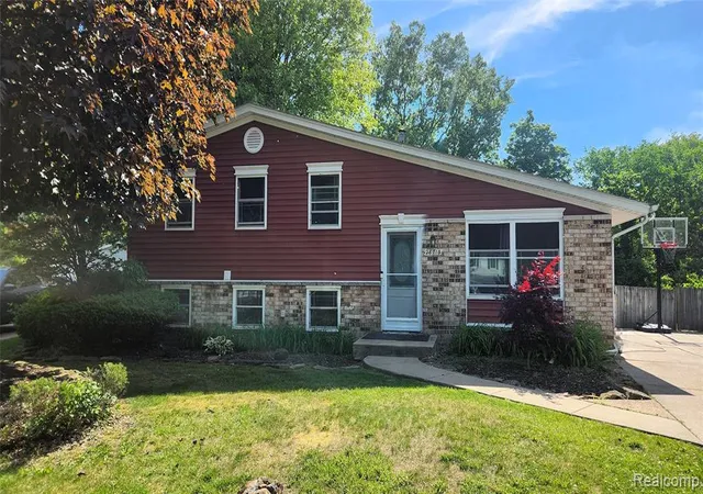 Homes for sale in Chesterfield, MI | 28718 Apollo Dr, Chesterfield, MI 48047 | MLS# 60999393