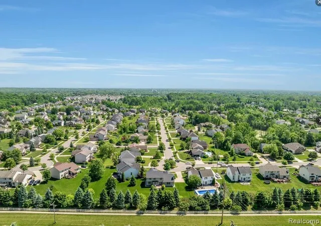Homes for sale in South Lyon, MI | 25932 Cobblers Ln, South Lyon, MI 48178 | MLS# 61007954