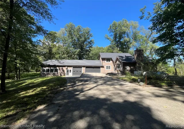 Homes for sale in Cohoctah, MI | 6160 Brambleberry Ln, Cohoctah, MI 48855 | MLS# 60933035