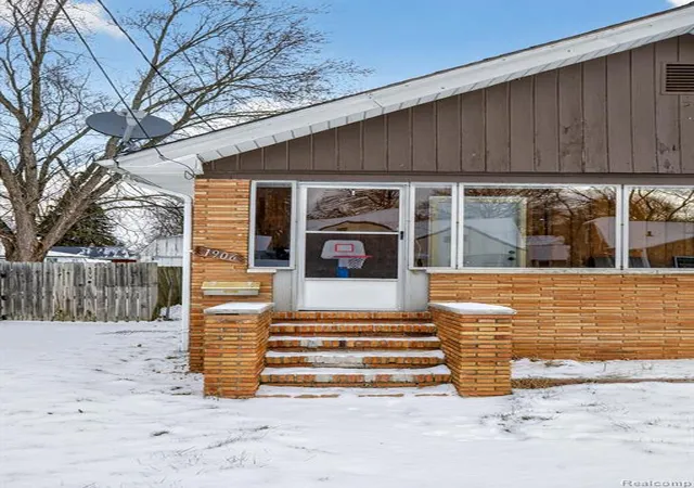 1st image of 1906 Allegan St, Saginaw, MI 48602 | MLS# 60969835