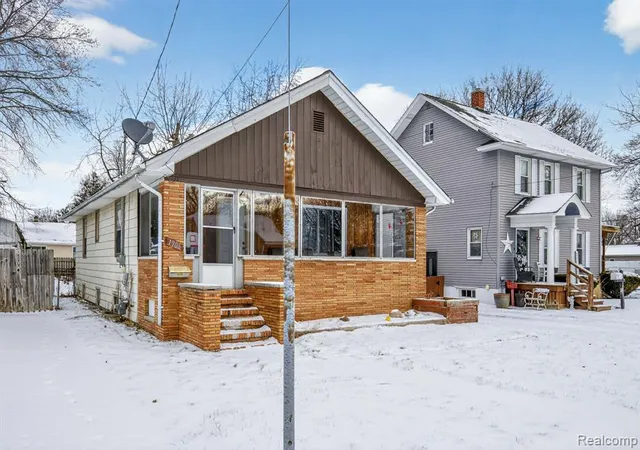 2nd image of 1906 Allegan St, Saginaw, MI 48602 | MLS# 60969835