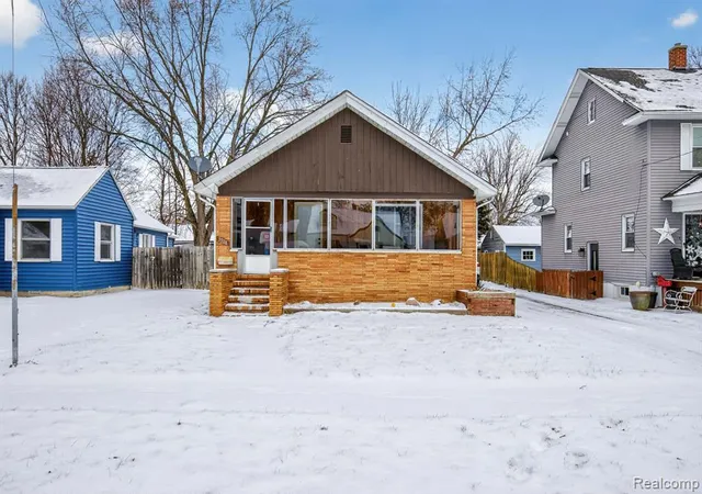 6th image of 1906 Allegan St, Saginaw, MI 48602 | MLS# 60969835