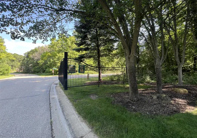 2nd image of 15267 Oak Hollow Dr, Holly, MI 48442 | MLS# 70542672