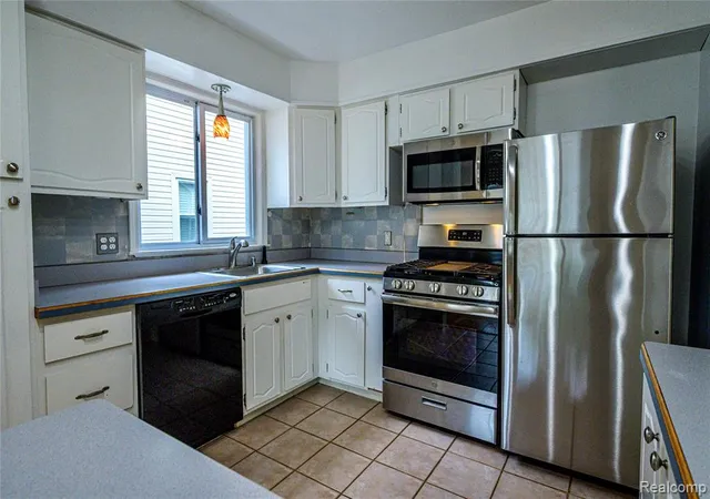 Photo 2 of Single family home for sale at 505 S Minerva Ave, Royal Oak, MI 48067 3986 | MLS# 61025809 | Listing updated on 2026-10-03