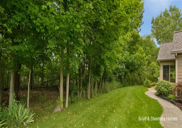 2nd image of 5279 Fawn Creek Dr, Grandville, MI 49418 | MLS# 70551747