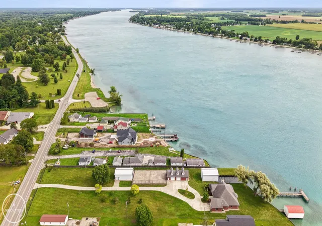 Photo 3 of Single family home for sale at 9305 River Rd, Algonac, MI 48001 | MLS# 50219757 | Listing updated on 2026-09-24
