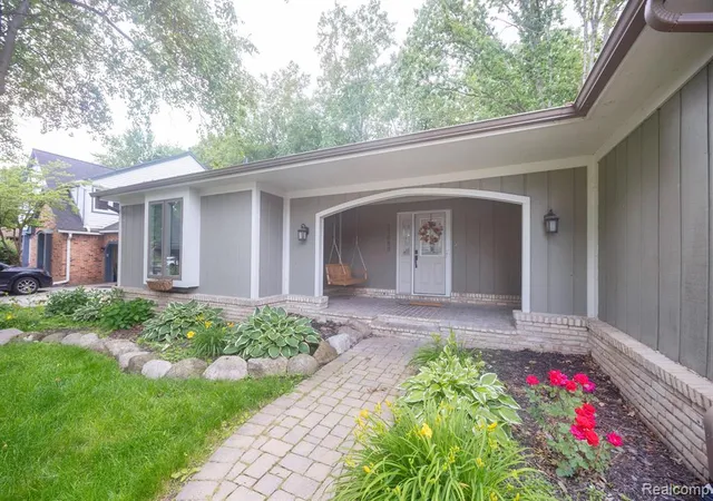 Homes for sale in Riverview, MI | 17680 Fox Glen Dr, Riverview, MI 48193 | MLS# 61002500