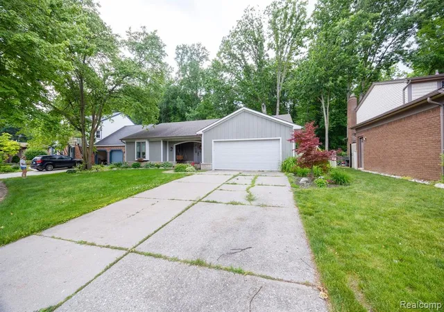 Homes for sale in Riverview, MI | 17680 Fox Glen Dr, Riverview, MI 48193 | MLS# 61002500