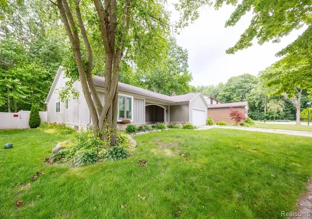 Homes for sale in Riverview, MI | 17680 Fox Glen Dr, Riverview, MI 48193 | MLS# 61002500