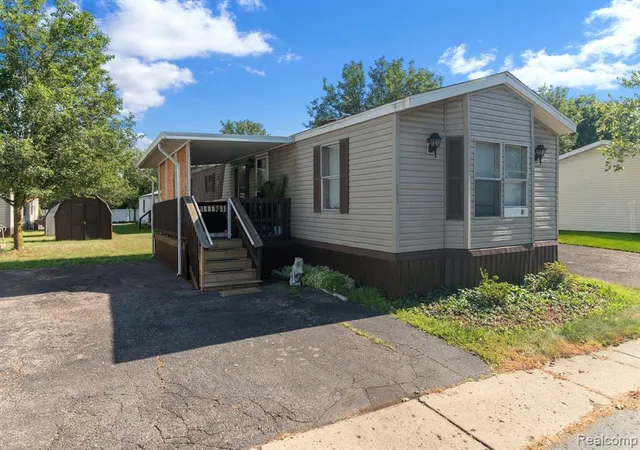 3rd image of 351 North Squirrel Road, Auburn Hills, MI 48326 | MLS# 61016098