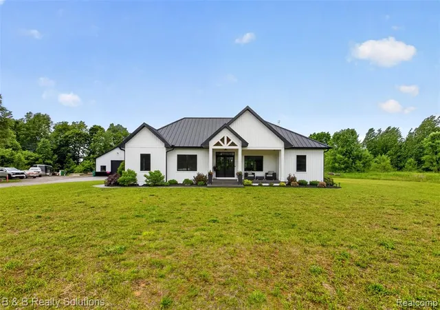 Homes for sale in North Branch, MI | 6204 Fish Lake Rd, North Branch, MI 48461 | MLS# 61008067