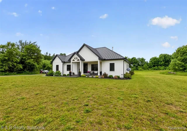 Homes for sale in North Branch, MI | 6204 Fish Lake Rd, North Branch, MI 48461 | MLS# 61008067