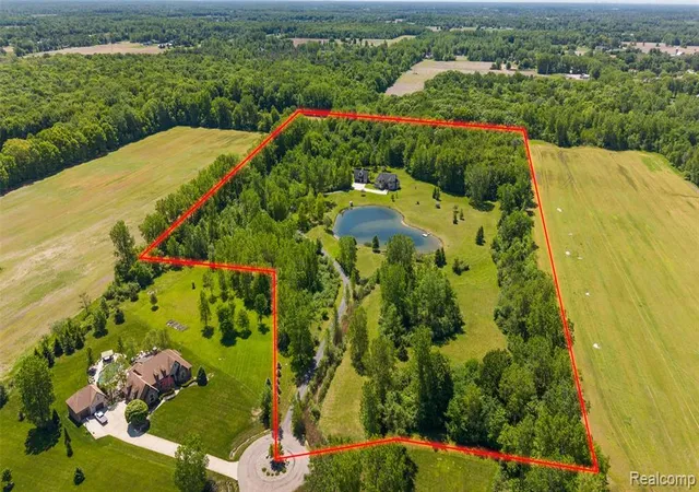 Homes for sale in Ray, MI | 62502 Wayfaring Rd, Ray, MI 48096 | MLS# 60999329