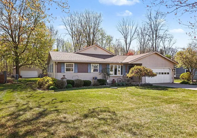 Homes for sale in Pinconning, MI | 1720 N Huron Rd, Pinconning, MI 48650 | MLS# 50207086