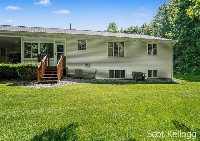 Homes for sale in Dorr, MI | 1923 Jack Pine Ct, Dorr, MI 49323 | MLS# 70538707