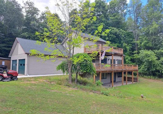 Photo 3 of Single family home for sale at 401 Mill St, Farwell, MI 48622 | MLS# 50218934 | Listing updated on 2026-09-14