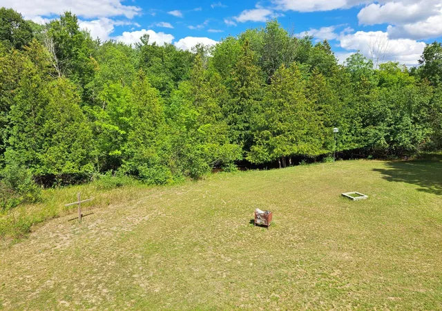 Photo 3 of Single family home for sale at 401 Mill St, Farwell, MI 48622 | MLS# 50218934 | Listing updated on 2026-09-14