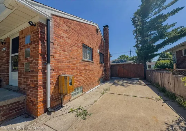 Homes for sale in Mount Clemens, MI | 905 N Esplanade St, Mount Clemens, MI 48043 | MLS# 61006922